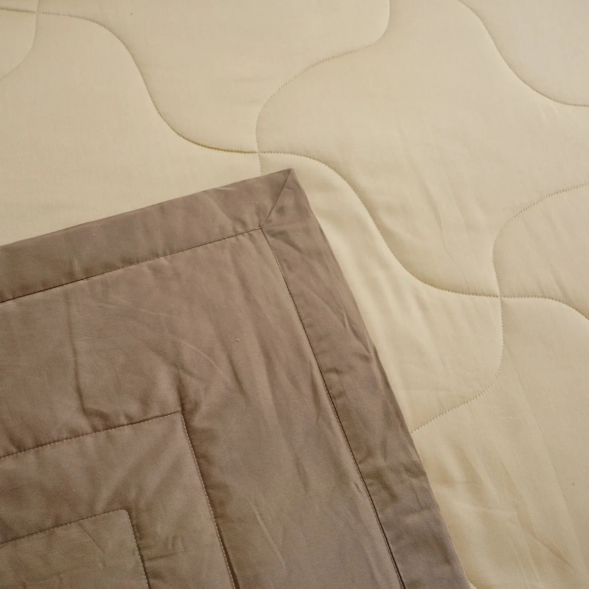 Vincent Reversible Marzipan/Simply Taupe Quilt/Quilted Bed Cover Set